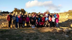 El grupo Senderismo Tudela, llegado desde la Ribera, visita Santa Criz